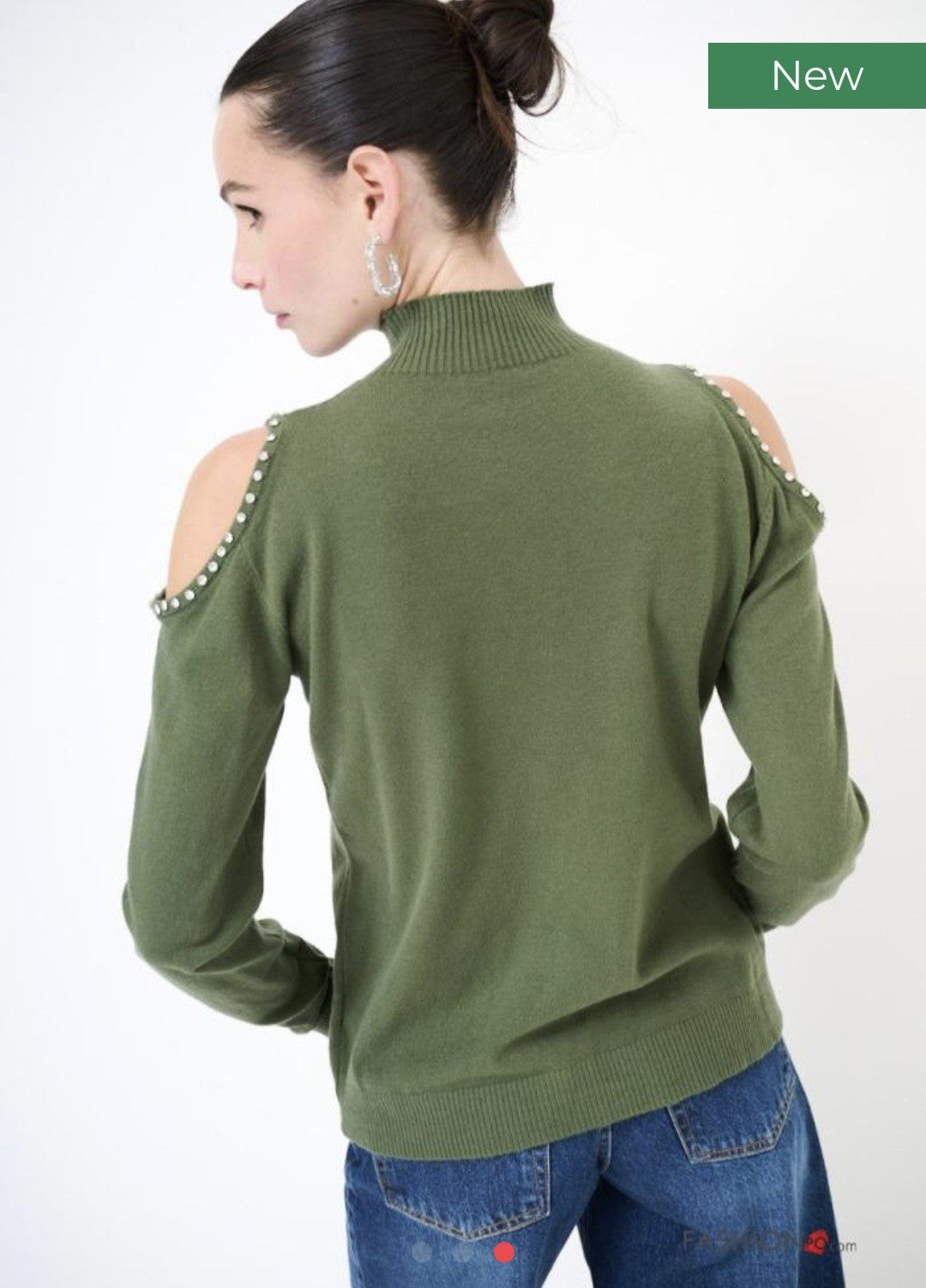 Shoulderless sweater